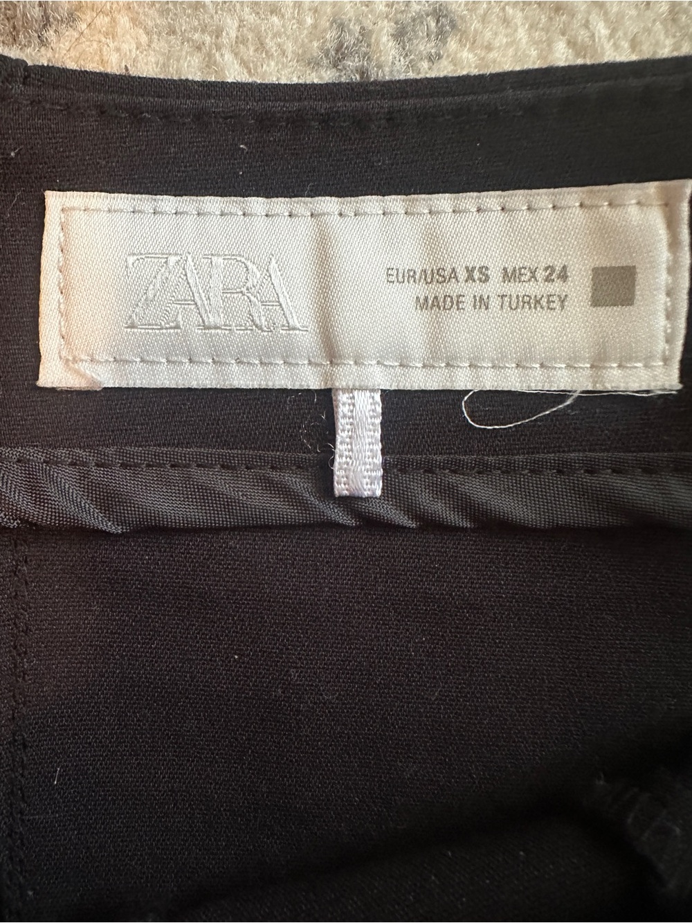 Zara Black High-Waist Tailored Shorts - Picture 3 of 3